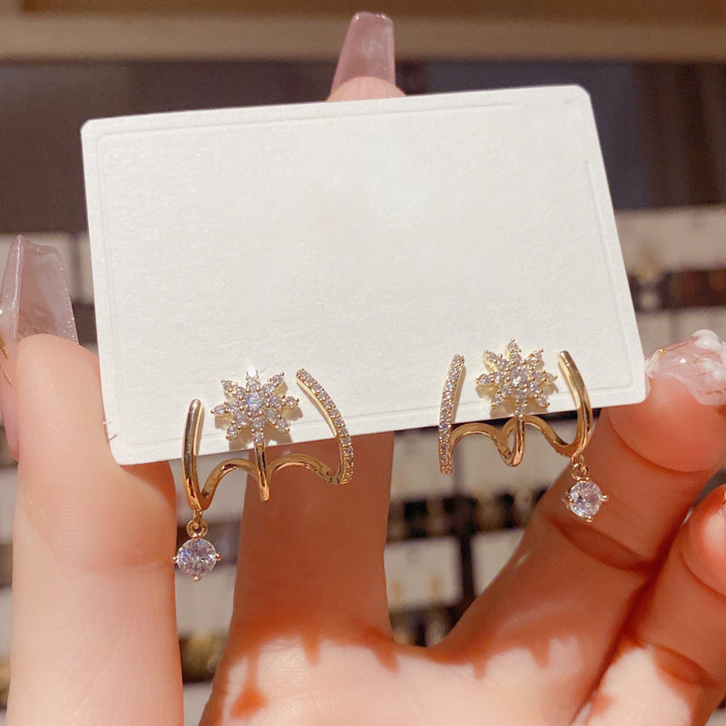 Sparkling Claw Earrings